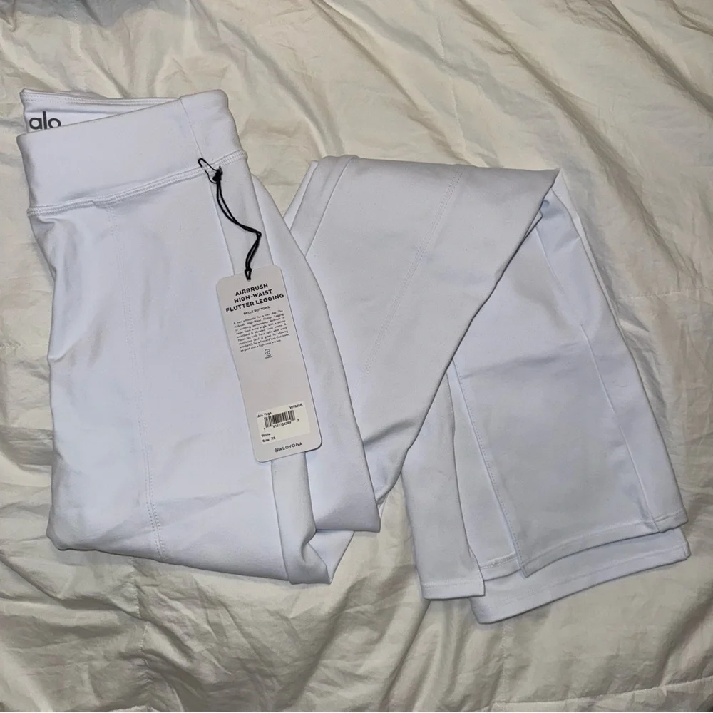 NWT Alo Yoga White Airbrush Flutter Leggings XS 🤍 - Picture 10 of 11